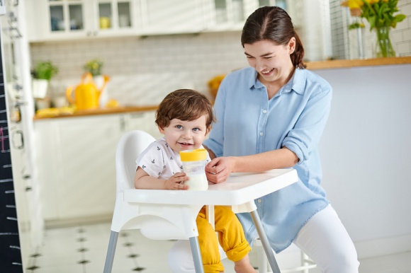 Okiem gastroenterologa: Mleko dla dziecka ? jakie, kiedy i w jakich ilościach?
