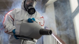 Jak dbać o dezynfekcję przestrzeni w szkołach i przedszkolach? Zdrowie, LIFESTYLE - Nic nie wskazuje na to, aby placówki edukacyjne w najbliższym czasie przeniosły się na edukację zdalną. W tej sytuacji, jednym z najważniejszych czynników jest zapewnienie bezpieczeństwa sanitarnego tym, którzy w szkołach pozostają. Jak to zrobić najsprawniej?