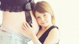 Blizna po cięciu cesarskim. Jak o nią dbać i pielęgnować? Zdrowie, LIFESTYLE - Niektóre kobiety traktują ją jak powód największej dumy, inne czują wstyd lub dyskomfort ? blizna po cesarskim cięciu.