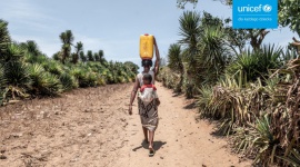 UNICEF: Co piąte dziecko na świecie nie ma dostępu do czystej wody Zdrowie, LIFESTYLE - W Światowym Dniu Wody UNICEF rozpoczyna inicjatywę ?Bezpieczeństwo wodne dla wszystkich?, aby zmobilizować międzynarodowe wsparcie dla najbardziej potrzebujących dzieci.