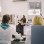 Przychodzi alergik do farmaceuty, czyli jaką pomoc może otrzymać.