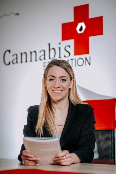 Olejki CBD - co to takiego? Wywiad z Marzeną Łasińską Zdrowie, LIFESTYLE - Olejki CBD cieszą się coraz większą popularnością i przebojem wdzierają się na rynek. O tym, czym są te produkty, o ich właściwościach leczniczych i produkcji porozmawialiśmy z Panią Marzeną Łasińską ? współzałożycielką Instytutu Medican Campus.