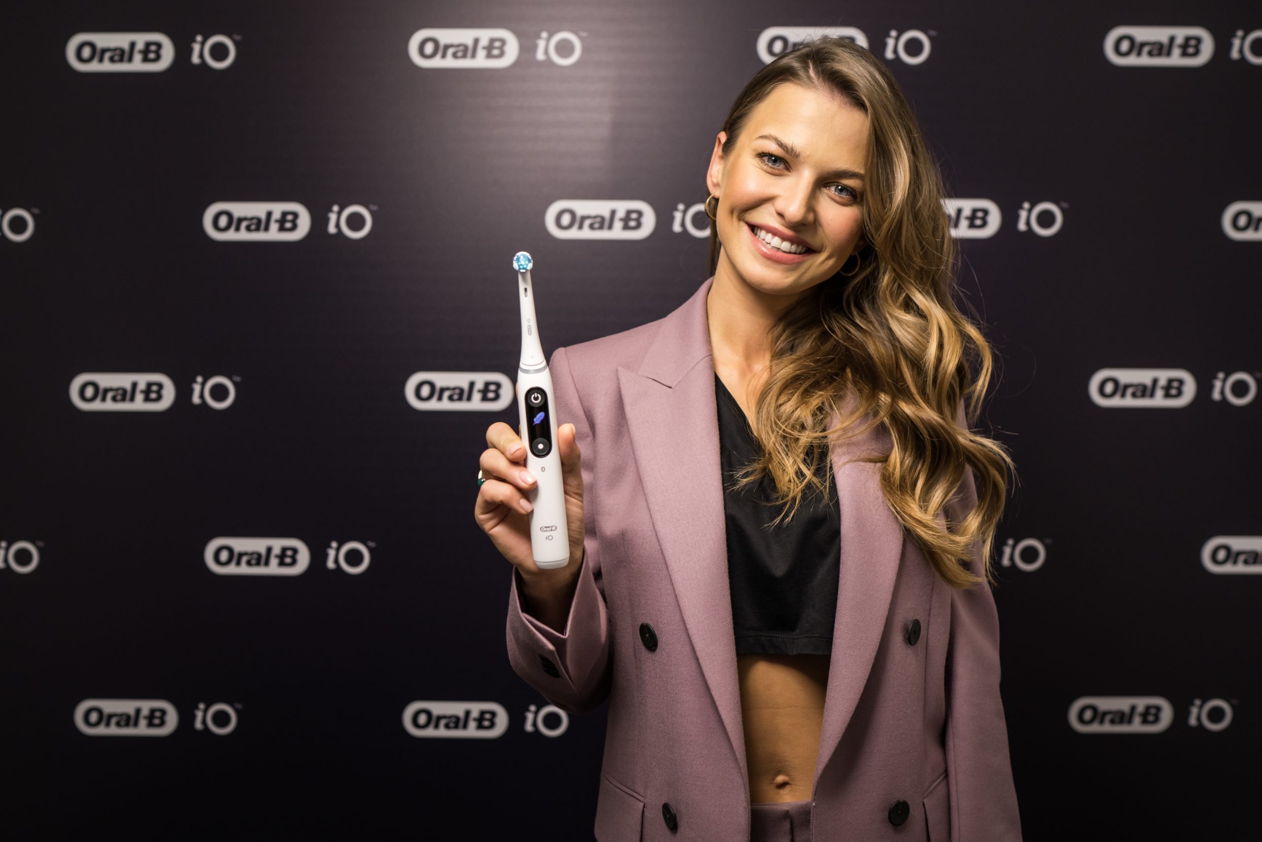 Oral-B wprowadza na rynek nową szczoteczkę z technologią magnetyczną